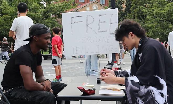 国街头算卦爆红精准度让老外直呼OMG开元ky棋牌神秘的东方力量!网友在美(图6) 国街头算卦爆红精准度让老外直呼OMG开元ky棋牌神秘的东方力量!网友在美(图6)