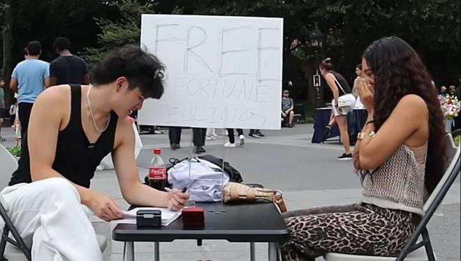 国街头算卦爆红精准度让老外直呼OMG开元ky棋牌神秘的东方力量!网友在美(图15) 国街头算卦爆红精准度让老外直呼OMG开元ky棋牌神秘的东方力量!网友在美(图15)